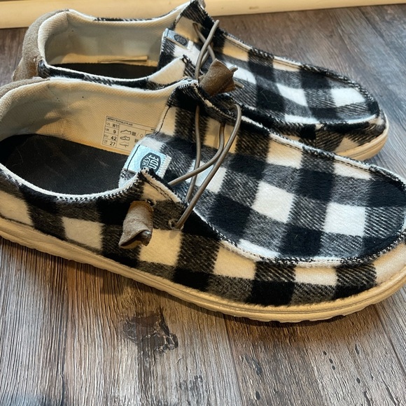 Women’s Hey Dudes - Picture 4 of 6